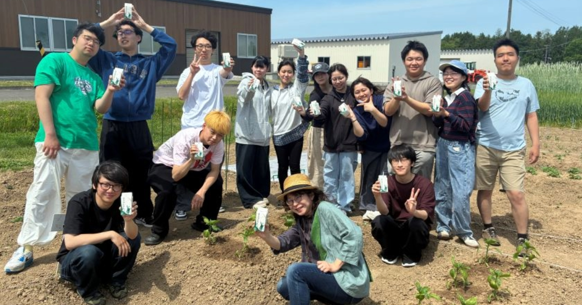 酪農学園大学で牛乳で乾杯を実施